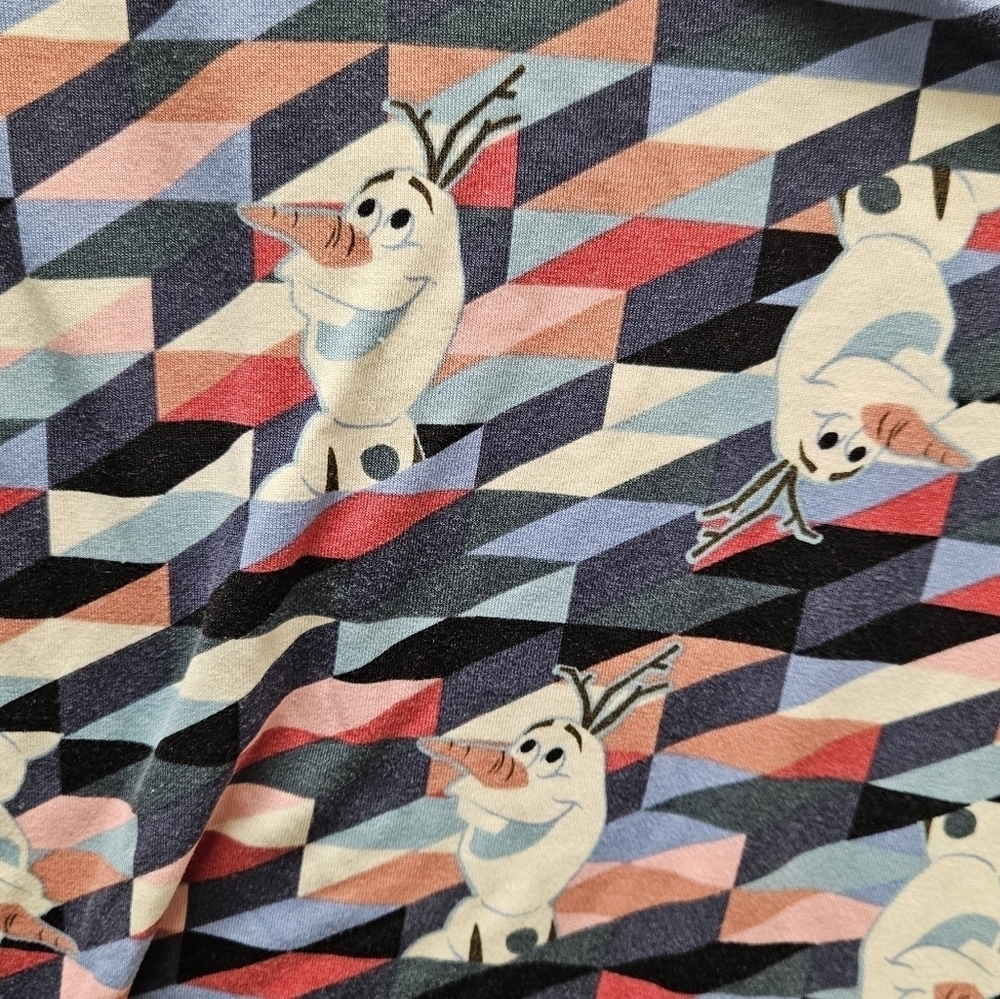 LULAROE Olaf print top SM M